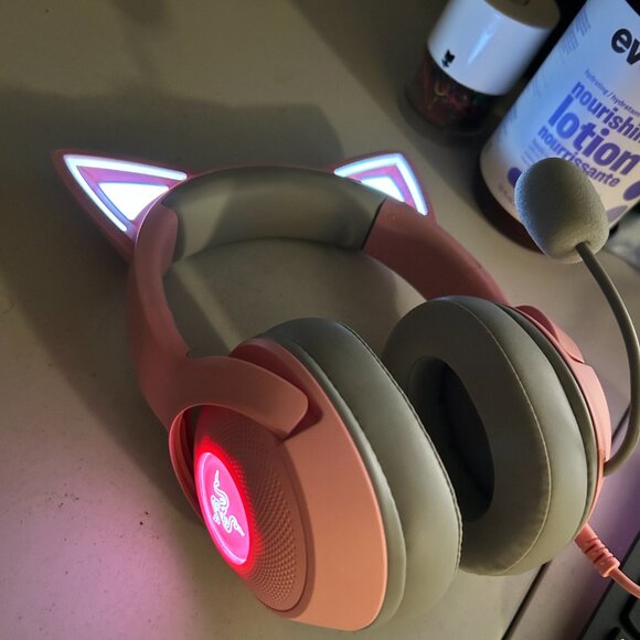 Razer Kraken Kitty V2 USB Wired RGB Headset: Chroma Kitty Ears Quartz Pi… - Picture 13 of 15